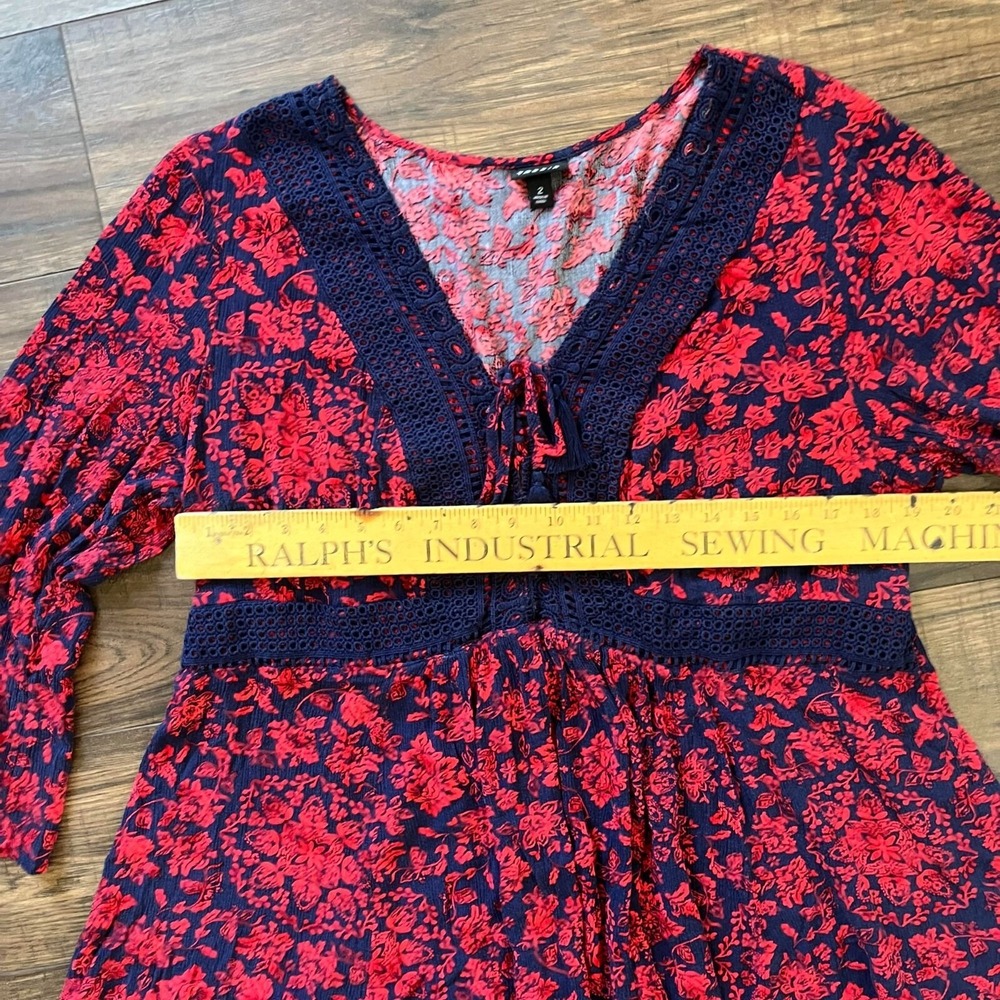 Torrid Shirt Red Blue Floral Lace Up Babydoll Top Tunic Crochet Size 2XL XXL - Picture 6 of 7